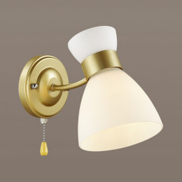 Светильник настенный 4535/1W Lumion Матовое золото, белый