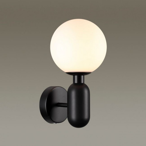 Светильник настенный 4668/1W Odeon Light Черный/стекло